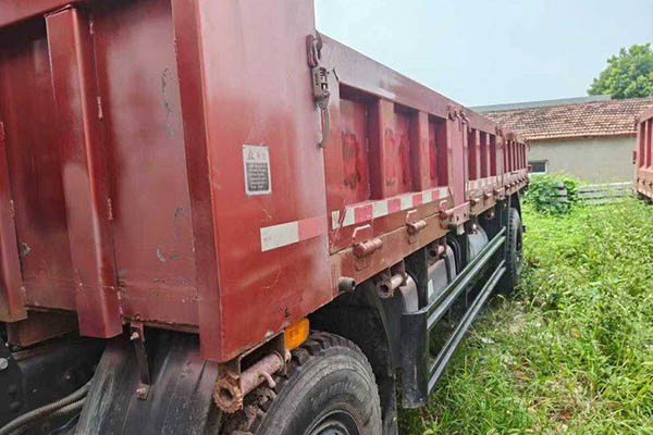Futian Ruiwo King Kong ES7 270HP 6X2 7.4m dump truck with front and rear four-wheel drive. Yuchai used dump truck in China
