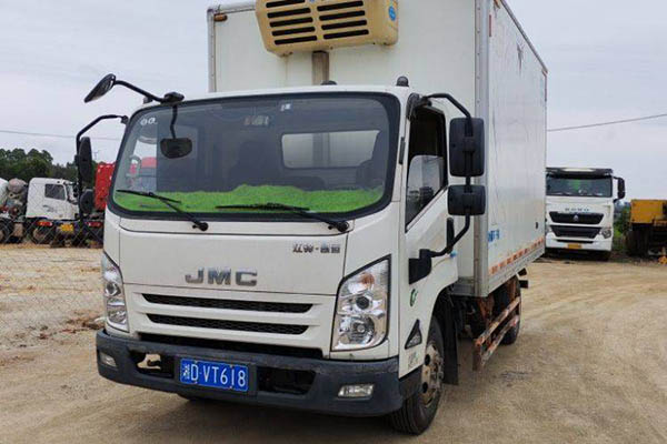 Jiangling Xin Kaiyun 116HP 2.8m double-row flatbed light truck, single axle. Used Jiangling truck