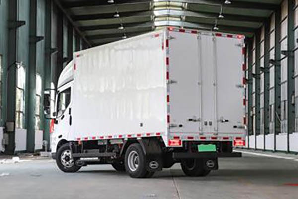 BYD T5EV Fortune Edition 4.5T 4.03m single-row pure electric van light truck (BYD5041XXYBEV2) 94.3kWh in China