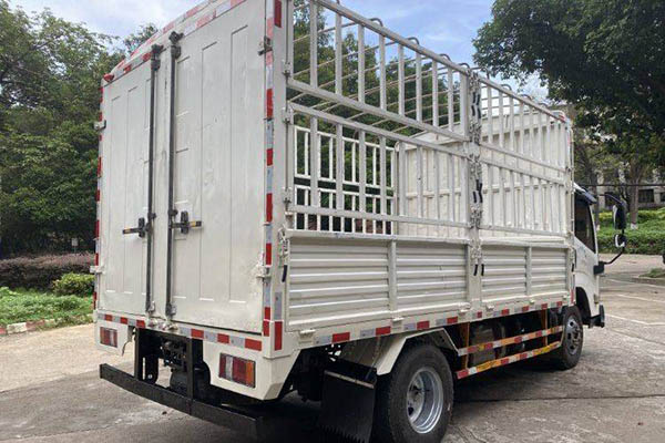 Jiangling Kaiyun Powerful Edition Deluxe Edition 152HP 4.045m Single-row Stakes Light Truck Single-axle Used Jiangling Truck in China