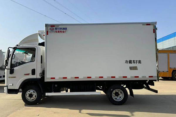 Refrigerated truck Shacman Delong K5000 156 4.2 4X2 for sale