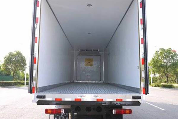 sale Dongfeng Tianlong 560 9.45 8x4 Refrigerated Truck Dongfeng Commercial Vehicle