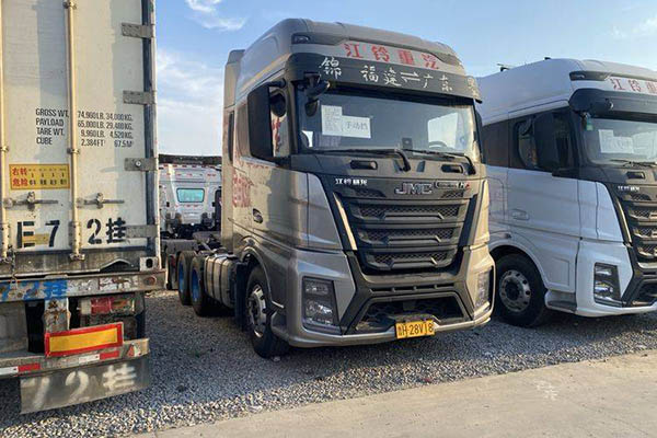 JMC Heavy Duty Truck Weilong HV5 High-Efficiency 470HP 6x4 Dual-Wheel Drive tractor. Used Foton Cummins tractor for sale