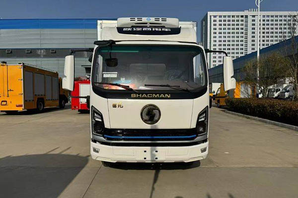 Refrigerated truck Shacman Delong K5000 156 4.2 4X2 in China