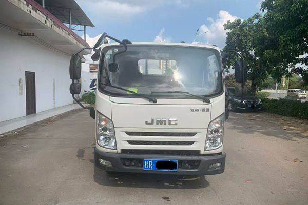 good Jiangling Kaiyun mid-size luxury truck, 129 hp, 4.155 m, AMT automatic transmission, single-row flatbed light truck, single axle, used Jiangling truck