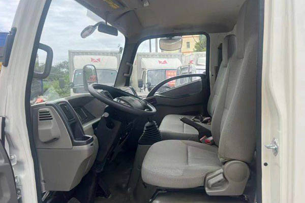 Jiangling Kaiyun upgraded version, medium-sized, standard model, 116 horsepower, 4.155m, single-row, flatbed, light truck, single axle. Used Jiangxi Isuzu truck in China
