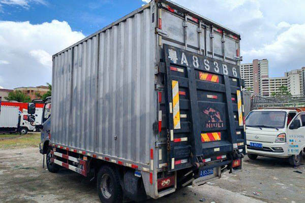 Foton Aumark S3 Series High-Efficiency Express Delivery Edition 156 HP 4.23m Single-Row Light Truck Chassis Used Cummins Truck in China