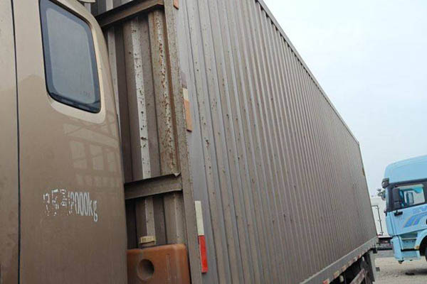 sale Foton Auman Hornet 210HP 9.78m semi-van truck, single axle, used Foton Cummins truck