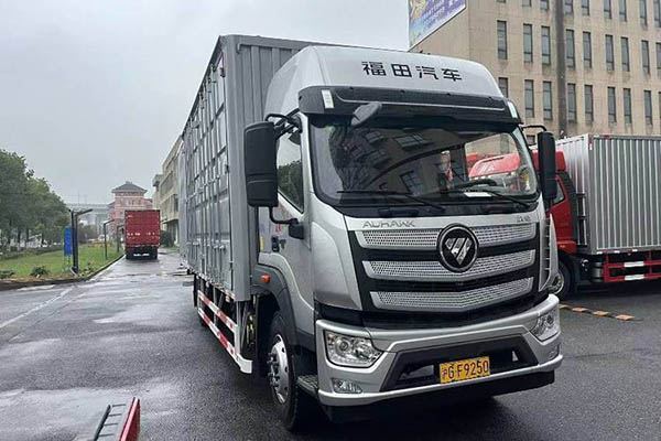 good Used Foton Euro Air R Series 240HP 4X2 8.1m Single Axle Cummins Van Truck