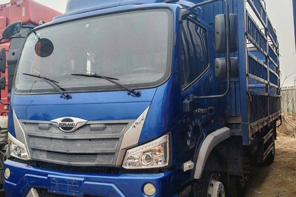 Foton Ruiwo ES5 220HP 6x2 6.8m semi-stakes truck with four front and four rear wheels. Used Weichai truck
