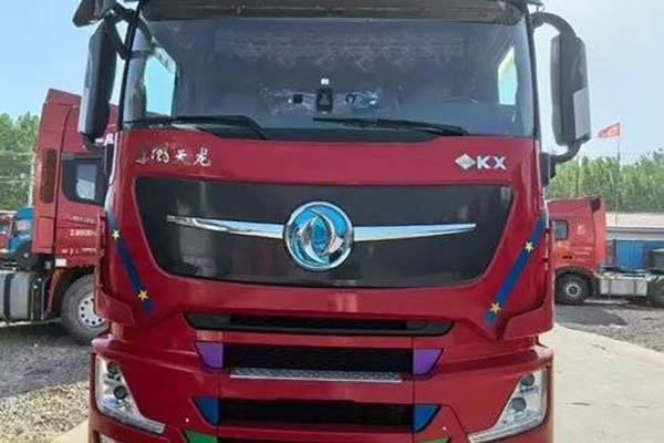 Dongfeng Commercial Vehicles Tianlong flagship KX 500hp 6x4 LNG tractor (China VI) dual-drive. Used Dongfeng Cummins tractor.
