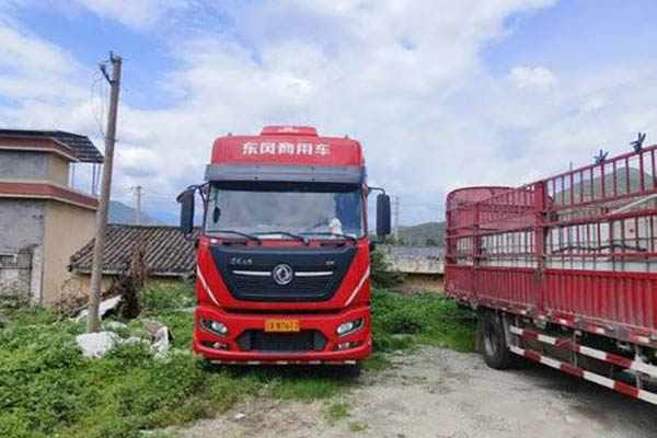 Dongfeng Cummins used trucks in China