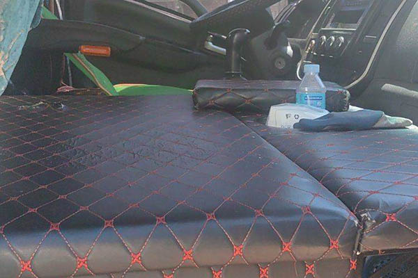 Refrigerated truck Shacman Delong K3000 160 4.2 4X2 in China