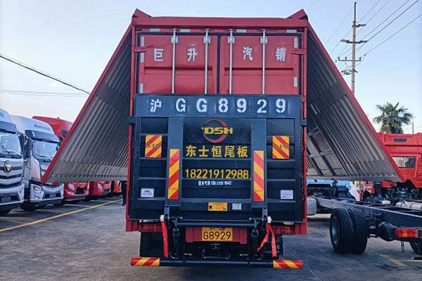 Foton Auman AR Series 240HP 4X2 6.8m High-Roof Single-Axle Van Truck. Used Foton Cummins Truck in China