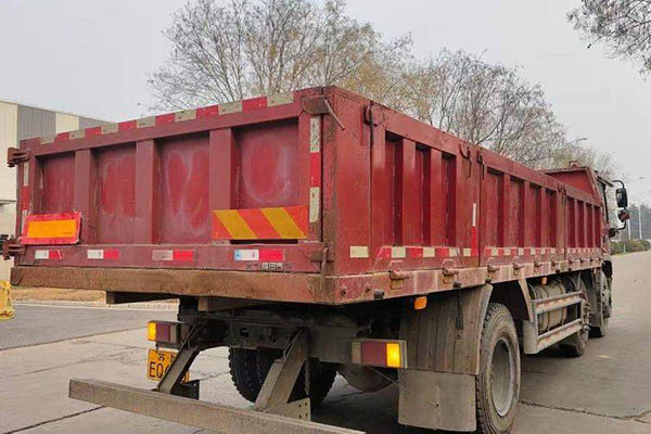 sale Futian Ruiwo ES5 270HP 8x4 6.8m dump truck with 4x4 front and 8x8 rear wheels. Used Yuchai dump truck