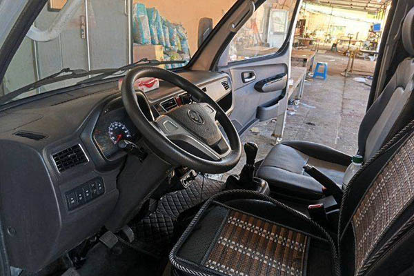 Foton Xiangling M2 Pro 2.0L 122HP CNG 3.7m single-row flatbed minivan, single-axle, used Dong'an truck in China