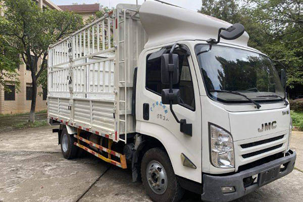 Jiangling Kaiyun Powerful Edition Deluxe Edition 152HP 4.045m Single-row Stakes Light Truck Single-axle Used Jiangling Truck