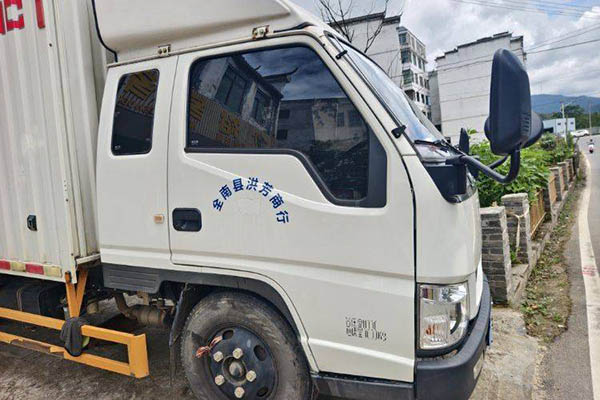 good Jiangling Xin Shunda 116HP 3.7m single-row van light truck with single axle. Used Jiangling truck