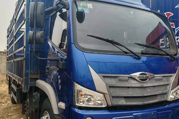 Foton Ruiwo ES5 220HP 6x2 6.8m semi-stakes truck with four front and four rear wheels. Used Weichai truck for sale