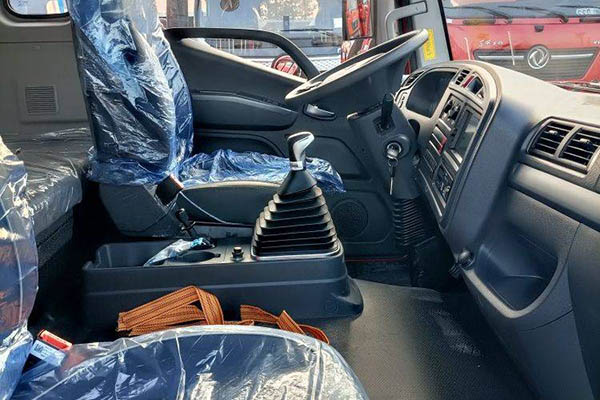 sale Foton Auman AR Series 240HP 4X2 6.8m High-Roof Single-Axle Van Truck. Used Foton Cummins Truck