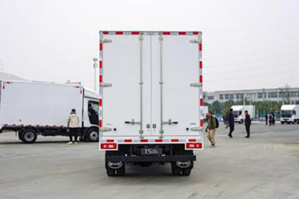 BYD T5DM Fortune Edition 4.03m single-row plug-in extended-range hybrid van light truck Fudi 18.3kWh in China