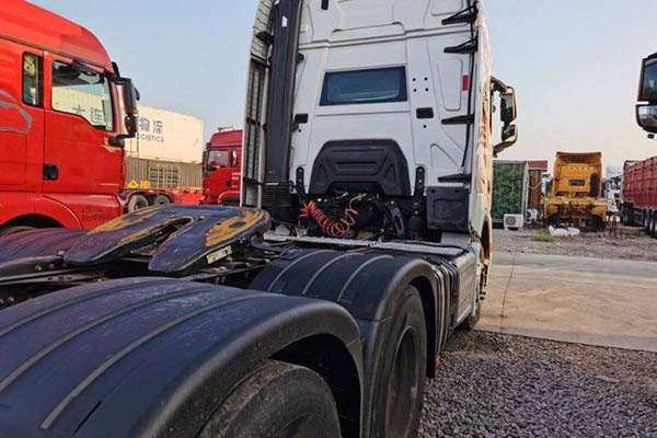 Shacman Heavy Duty Truck Delong X6000 Comfort Edition 560HP 6X4 Tractor Truck (National VI) Dual Drive Weichai Used Tractor Truck for sale