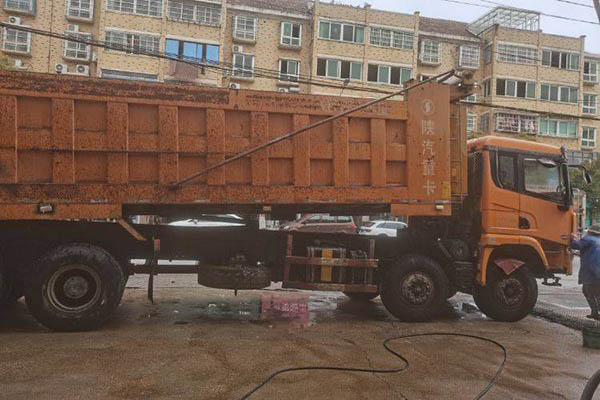 good Shacman Delong X3000 430HP 8x4 8.6m dump truck (National V) with 4x4 front and 8x8 rear wheels. Used Weichai dump truck.