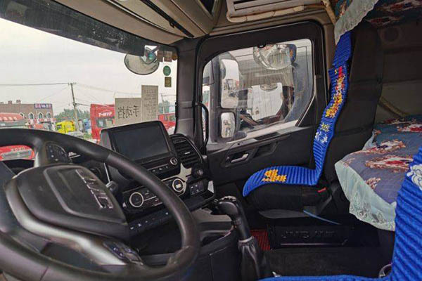 sale Jiangling Heavy Truck Weilong HV5 heavy-duty truck, 530 hp, 6x4 dual-drive, used Qingling Isuzu tractor