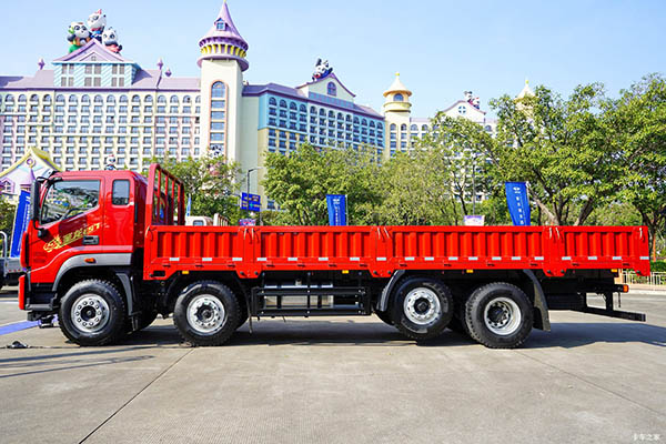 Ruiwo Shenglong ES7 cargo truck in China