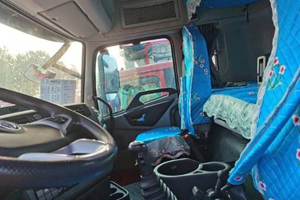 sale Dongfeng Commercial Vehicles Tianlong KL heavy-duty truck, 560 hp, 6x4 tractor (rear axle 485 mm), (National V) dual-drive, used Dongfeng Cummins tractor.