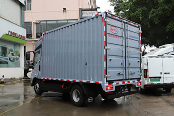 BYD T5EV Technology Edition 4.5T 4.03m single-row pure electric van light truck in China