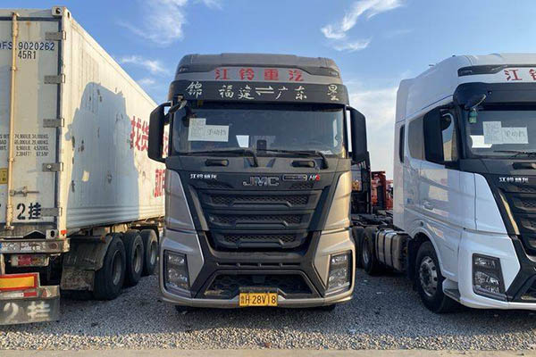 good JMC Heavy Duty Truck Weilong HV5 High-Efficiency 470HP 6x4 Dual-Wheel Drive tractor. Used Foton Cummins tractor