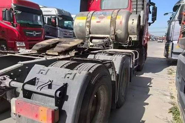 Dongfeng Commercial Vehicles Tianlong flagship KX 500hp 6x4 LNG tractor (China VI) dual-drive. Used Dongfeng Cummins tractor. in China