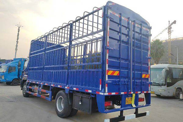 sale Foton Ruiwo ES5 185HP 4x2 6.8m single-axle sluice truck. Used Foton Cummins truck