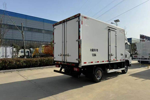 good Refrigerated truck Shacman Delong K5000 156 4.2 4X2