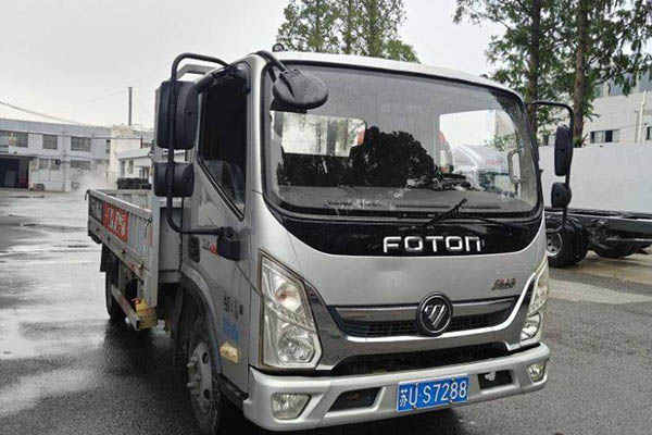 good Foton Auman Express 110HP 4.18m single-row flatbed light truck with single axle. Used Jiangxi Isuzu truck