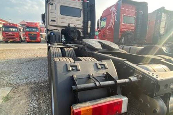 sale Dongfeng Commercial Vehicles Tianlong Flagship KX 2018 model, 520 hp, 6x4 tractor (Dongfeng 14-speed, National V) dual-drive, used Dongfeng Cummins tractor.