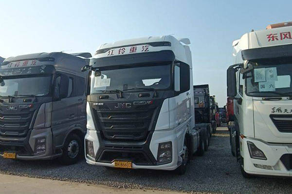 JMC Heavy Duty Truck Weilong HV5 heavy-duty truck, 530 hp, 6x4 AMT automatic transmission, dual-drive, used Xichai tractor truck