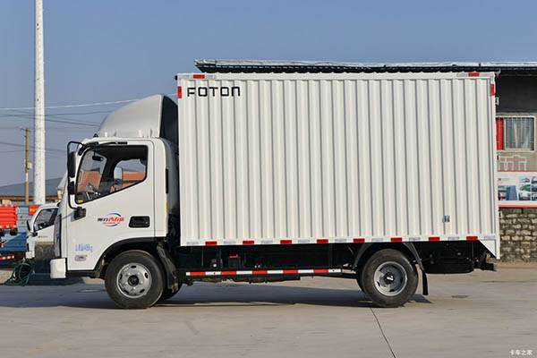 Foton Auman Xinjie cargo truck in China