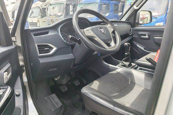 sale Foton Xiangling V3 1.6L 122HP 3.7m single-row van mini truck, single axle, used Dong'an truck
