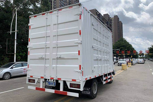 Foton Aumark S3 Series Value Mountain Edition 143 hp 4.14m single-row van light truck chassis single axle Foton Cummins used truck for sale