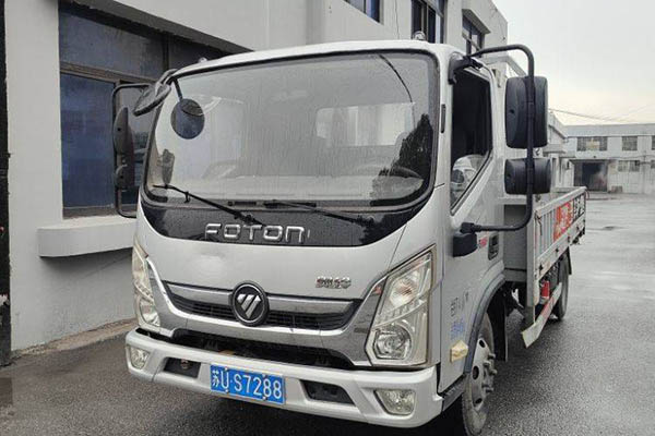 Foton Auman Express 110HP 4.18m single-row flatbed light truck with single axle. Used Jiangxi Isuzu truck