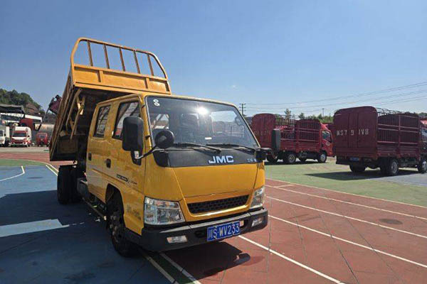 good Jiangling Shunda 116HP 4X2 3.19m single axle dump truck. Used Qingling Isuzu dump truck