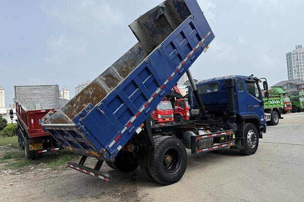 Foton Ruiwo King Kong ES5 220HP 4X4 4.5m dump truck 4X4 Yuchai used dump truck in China