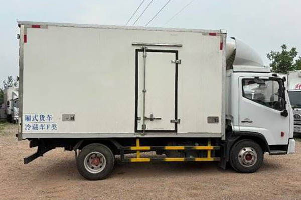 Dongfeng Capturing Nebula K6 Refrigerated Truck for sale