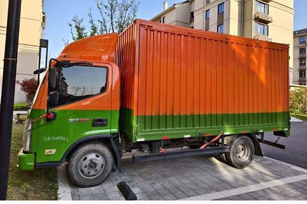 Used Foton Ruiwo E3 156HP 4x2 4.18m single-row van truck with single axle. Dongfeng Cummins used truck