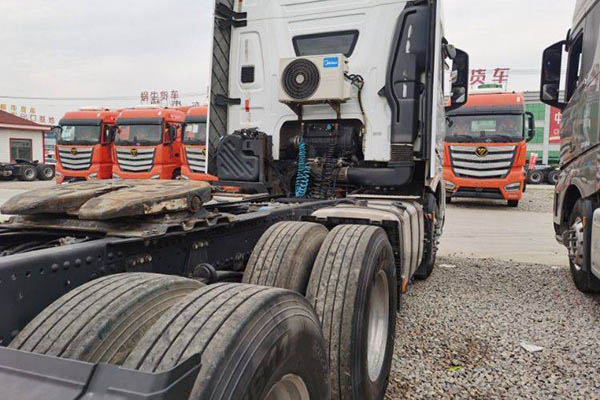 Jiangling Heavy Truck Weilong HV5 heavy-duty truck, 530 hp, 6x4 dual-drive, used Qingling Isuzu tractor in China