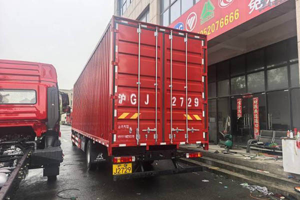 Foton Auman AR Series 240HP 4X2 9.78m Single Axle Box Truck Used Yuchai in China