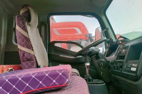 sale Foton Ruiwo Q5 220HP 6x2 6.8m Stake Truck Yuchai Used Truck