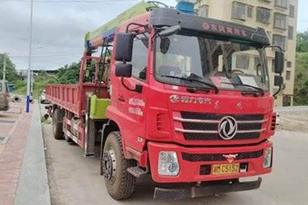 Dongfeng Truck-Mounted Crane Dongfeng Chassis 245 7.1 6X6 in China
